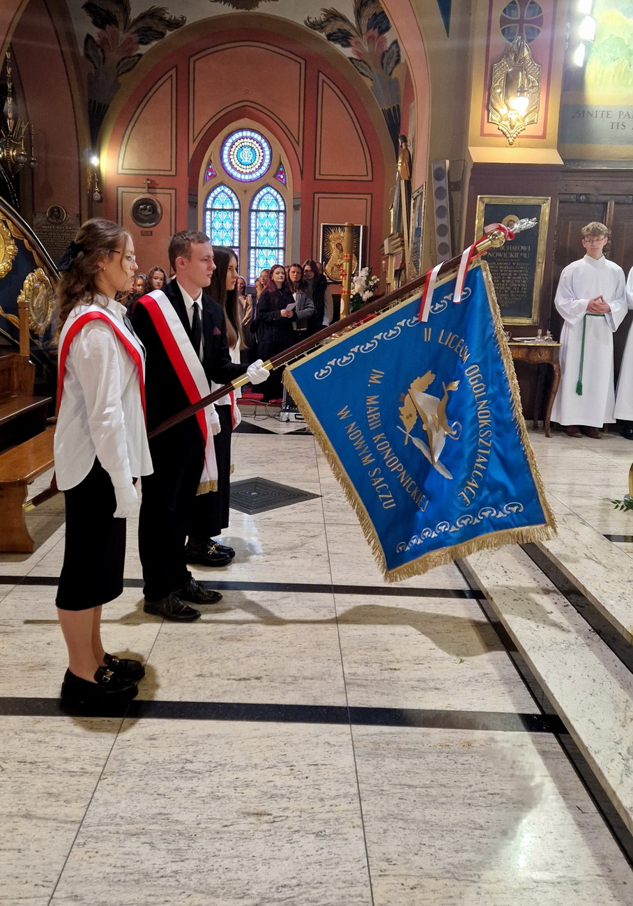 Zdjęcie Ślubowanie kl 1 2025 (24)d0765270-038f-49c3-bad7-95f29dfcdd93.jpg w galerii Ślubowanie klas pierwszych (6.10.2025)